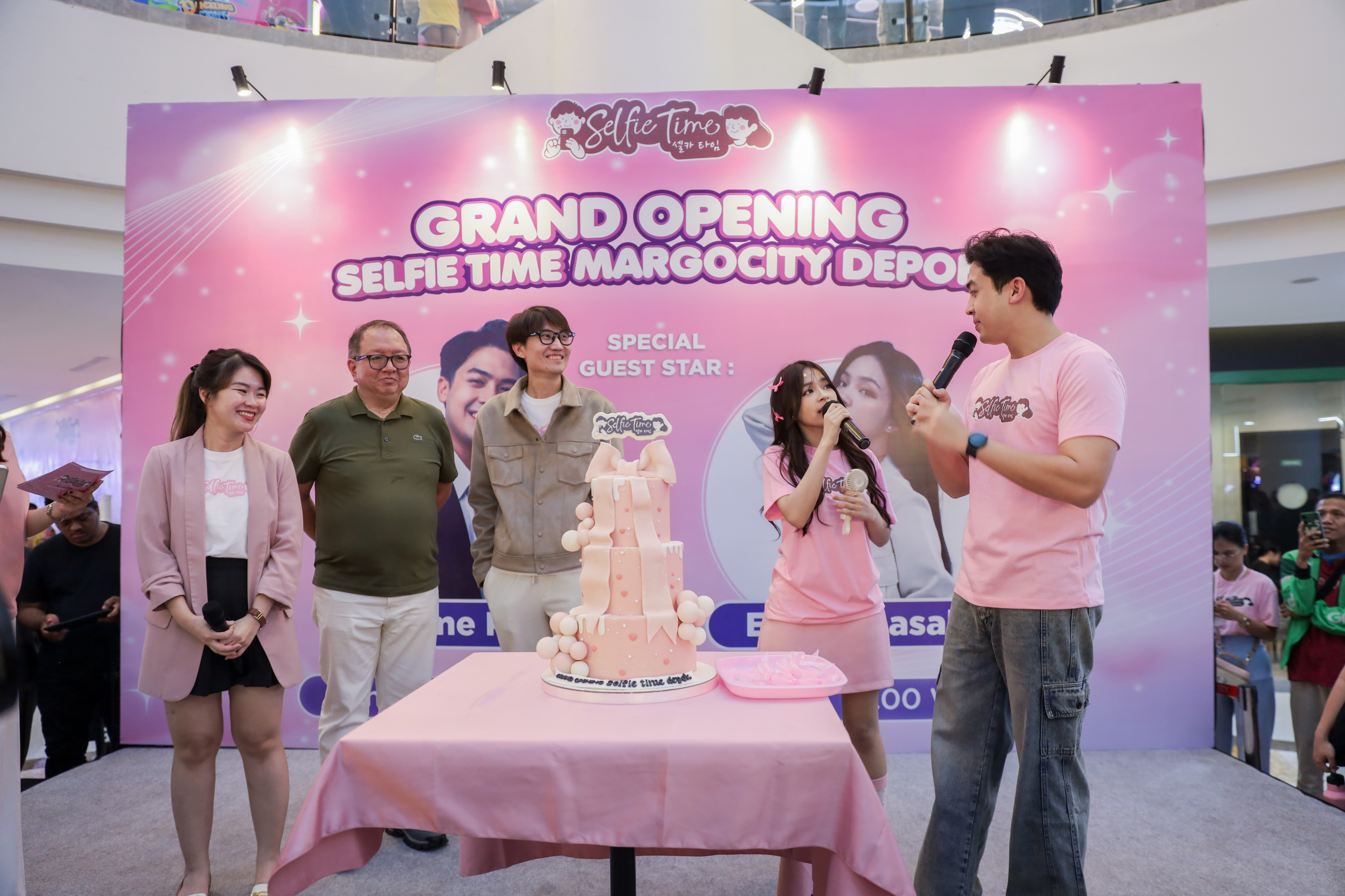 Keseruan-Grand-Opening-Margo-City-Ada-Jerome-Polin-dan-Eca-Aura