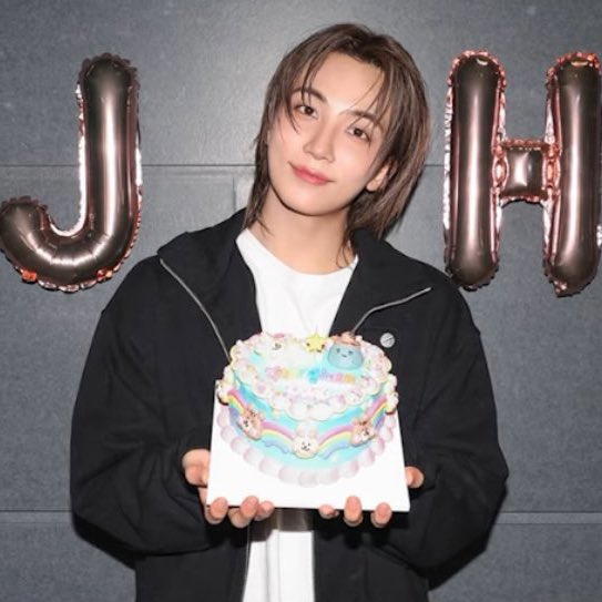 Jeonghan SEVENTEEN Ulang Tahun Hari Ini, Yuk Intip Fakta Menariknya!