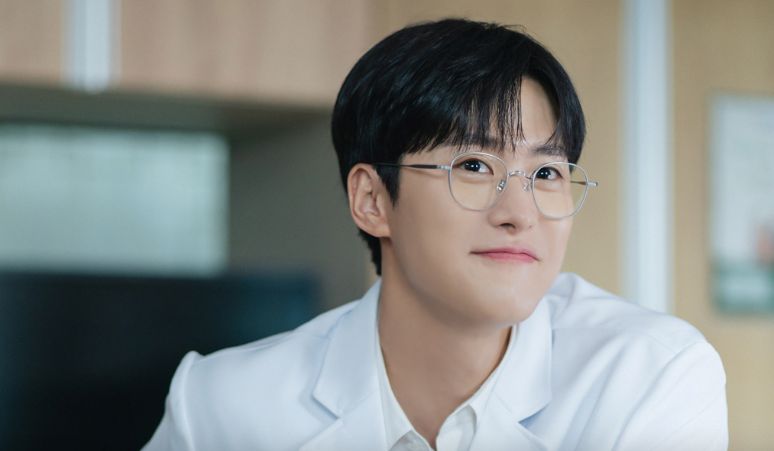 Gong-Myung-Akan-Jadi-Dokter-Spesialis-di-Drama-Second-Shot-at-Love